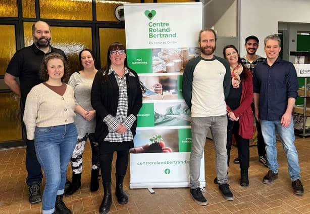 Sur la photo, de gauche à droite, dans l’ordre habituel : M. Sébastien Gélinas (enseignant de psychologie), Caroline Chartier (directrice adjointe), Karine Chainé (coordonnatrice Hamac), Marie-Hélène Trudel (directrice clinique), Frédéric Trudelle (directeur général), Sophie Caron (coordonnatrice, suivis en communauté), Victor Lavoie (étudiant en Sciences humaines) et Éric Pepin (enseignant de psychologie)