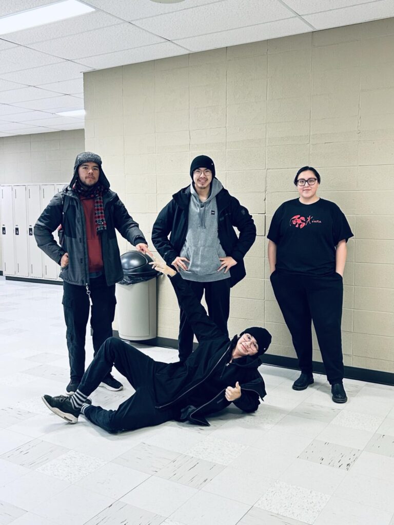 Sur la photo, dans l’ordre habituel, nous retrouvons les élèves atikamekw Jon-Alex Ottawa, Keon Quitich, Sylvia Quitich et devant Izaak Quitich.
