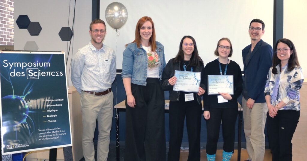 De gauche à droite : M. Thomas Vandal, président d’honneur de l’événement, Mme Marie-Christine Bélanger, enseignante au département d’informatique, les lauréates du 1er prix en Techniques de l’informatique Zoé Godin et Ariane Courcy,
M. James Hoffman, enseignant au département d’informatique ainsi que Mme Geneviève Ducharme, directrice des études.