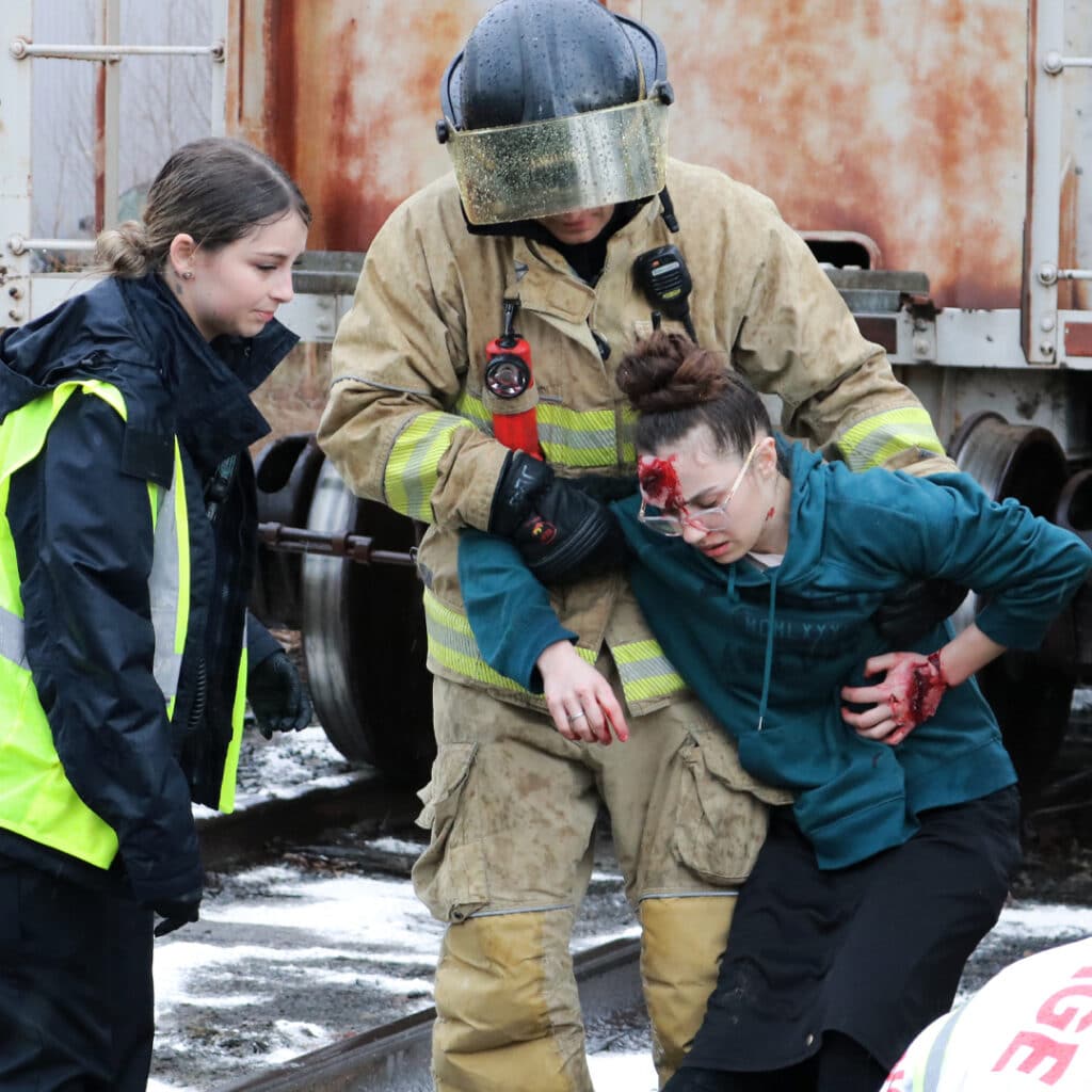 Les pompiers ont libéré les passagers de l’autobus accidenté